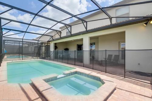 Villa Windsor At Westside - 8817md