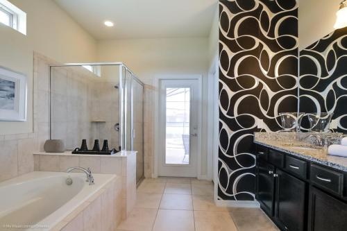 Villa Windsor At Westside - 8817md