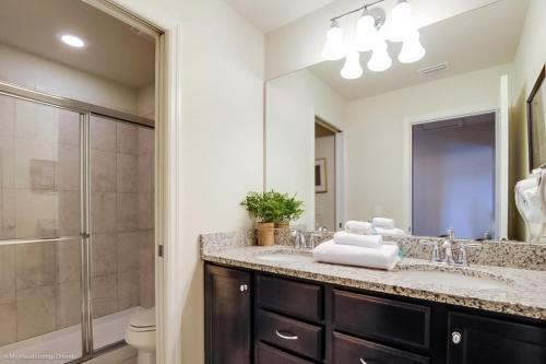 Villa Windsor At Westside - 8817md