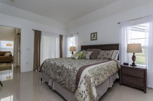 Lake Berkley Villa #231075