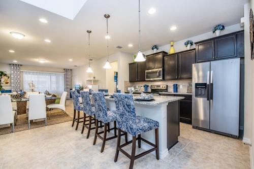 Seven-bedroom Villa 8952