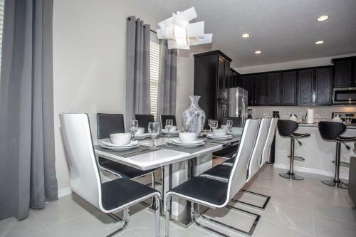 Marvelous 5 Bd Home W/ Pool And Surf Park @ Solara Resort