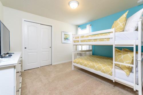 Villa Windsor At Westside 8811md