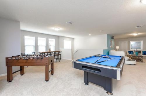 Villa Windsor At Westside 8811md