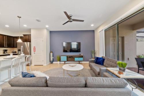 Windsor At Westside Luxury Pool Home Home