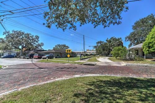 Largo Townhome - 10 Mins To Indian Rocks Beach!