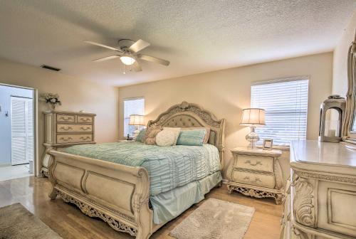 Harbor Bluffs Home With Yard - 5 Mins To Beach!