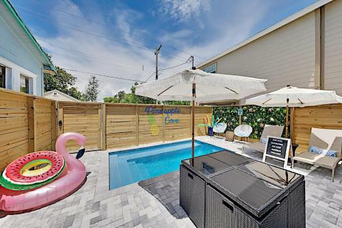 Pineapple Cove - Designer All-suite With Heated Pool Home
