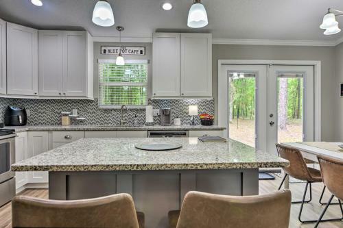 Live Oak Home With Fire Pit By River And Sosmp!
