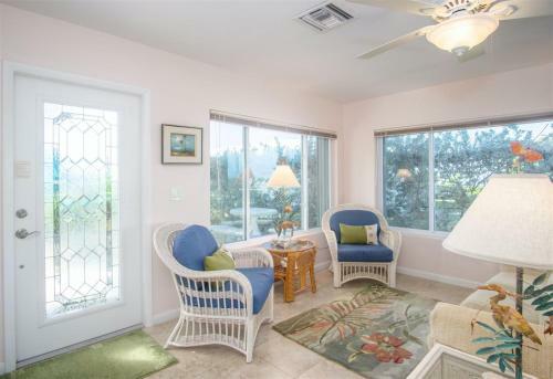 Palm Point 3 Bed 2bath Home With Open Water Views & Dockage