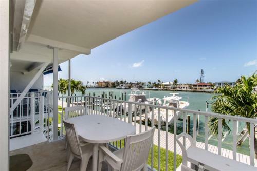 Victoria's Holiday 3bed/2bath Townhouse With Shared Pool