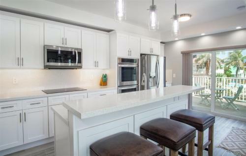 Reel Paradise II 2bed/2bath Half Duplex With Dockage