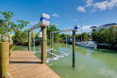 Seven Palms - Waterfront, Ocean Views - 50' Dock Home