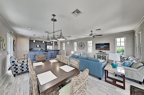 Seven Palms - Waterfront, Ocean Views - 50' Dock Home