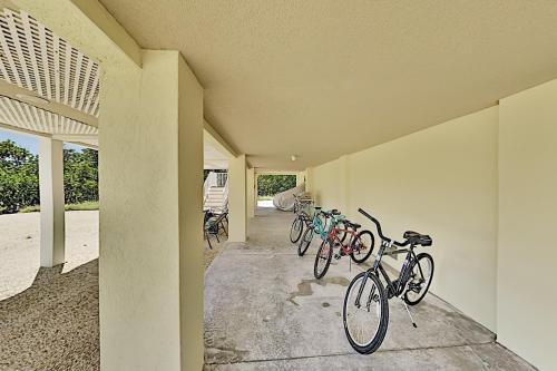 Seven Palms - Waterfront, Ocean Views - 50' Dock Home
