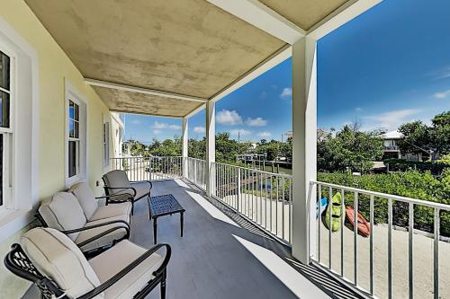 Seven Palms - Waterfront, Ocean Views - 50' Dock Home
