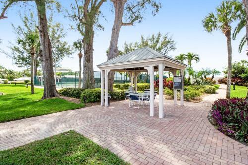 Club Longboat Beach 213