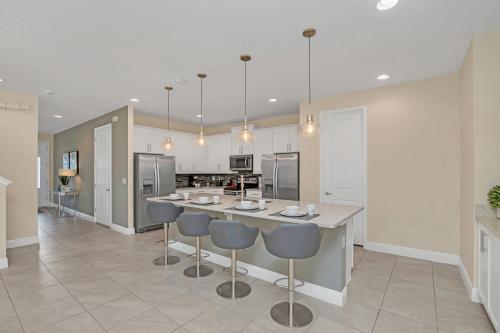 7700 Fairfax Drive