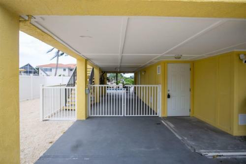 Reel Paradise 2bed 2bath Half Duplex With Brand New Private Pool, Deck & Dockage