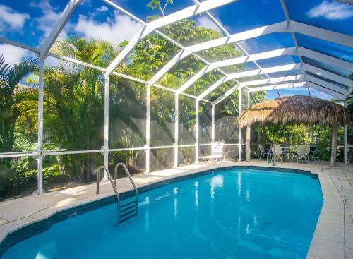 Big Kahuna 5bed/4bath Updated Home With Private Pool & Dockage