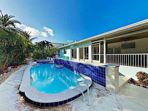 Canal-front Dream With Private Pool, Spa & Dock Home