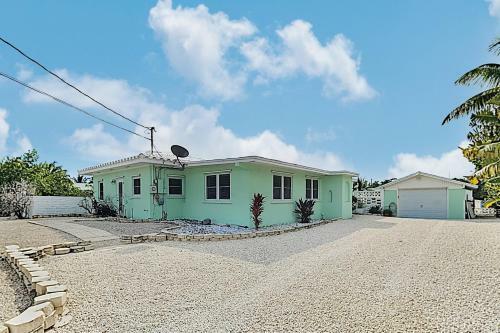 Sun-soaked Canal-front Home With Private Dock & Pool Home