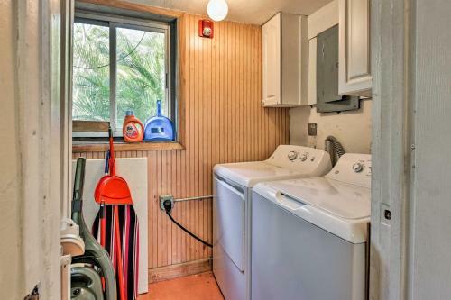 Quaint Central Miami Bungalow 10 Mi To Mid-beach!