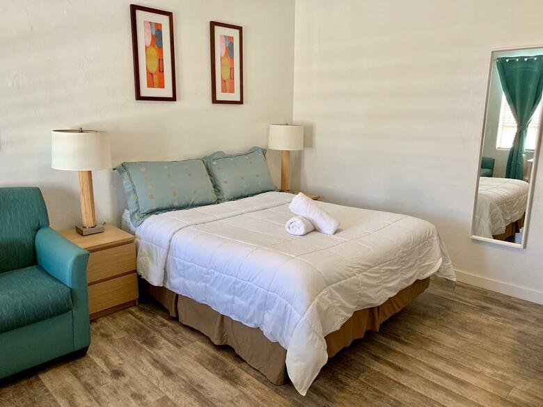 Norman's Hotel And Bar, Miami Beach