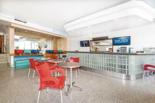 Ocean Beach Hotel