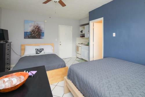 Double Unit (2 Studio Apartments), Miami Beach, 2 Mins To Ocean!