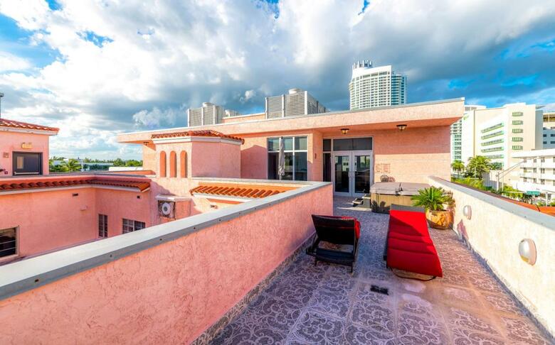 Hotel Secret Garden Miami Beach