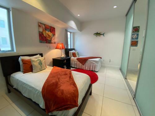 Apartamento 2bedroom 2bath With Private Rooftop&jacuzzi,1block From Beach