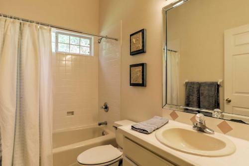 Spacious Milton House With Porch - On Golf Course!