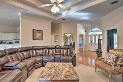Spacious Milton House With Porch - On Golf Course!