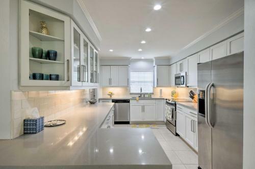 Lovely Naples Bungalow - Walk To Vanderbilt Beach!