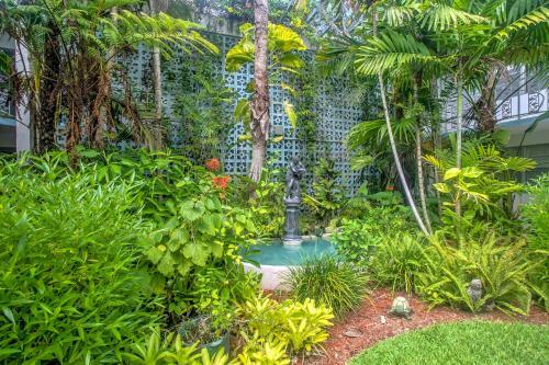Apartamento Upscale Naples Condo With Pool Access Walk To Pier!