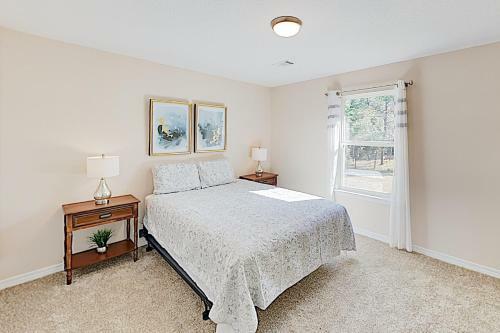 Upscale Custom Home With Large Backyard, Near Beach Home