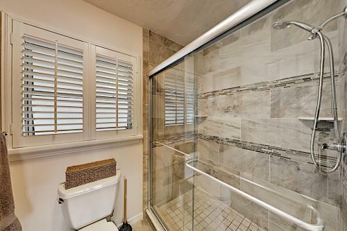 Canal-front Getaway With Pool - Minutes To Beach! Home