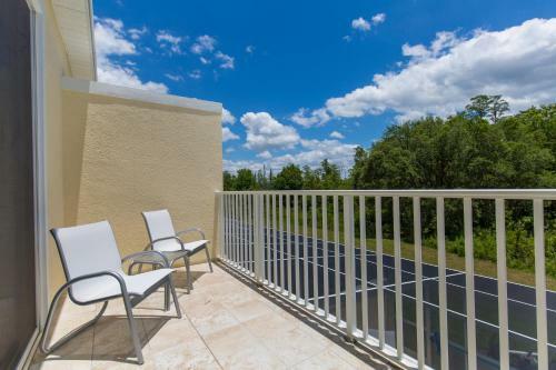 3 Bed Townhome At Retreat 1428