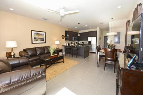 1517 Silver Creek 3 Bedroom Villa