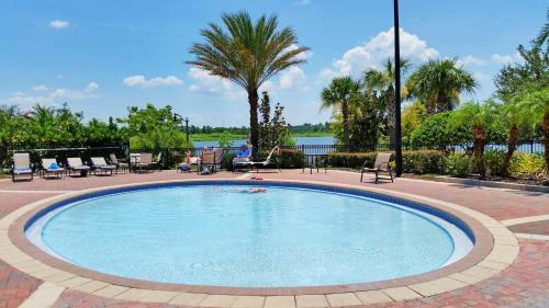 Lakeview Palms