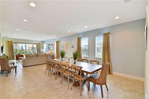 8 Bedroom Vacation Home With Pool (1804)