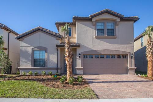 Eight-bedroom Villa 8882