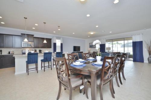 Eight-bedroom Villa 8882