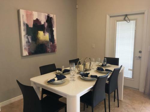 Apartamentos Windsor At Westside 18012