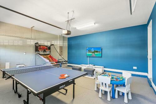 8 Bedroom Vacation Home With Pool (1760)