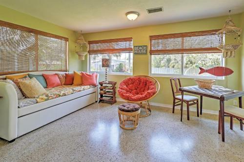 Ormond Beach Bungalow With Patio And Quiet Setting!