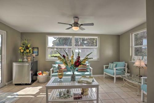 Single-story Home Walk To Beach, Pier, River