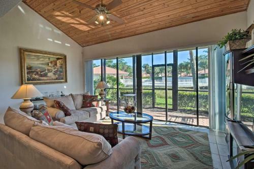 Relaxing Palm Beach Getaway With Pool Access