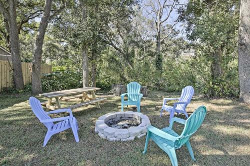 Pet-friendly Home With Fire Pit - 10 Mins To Gulf!